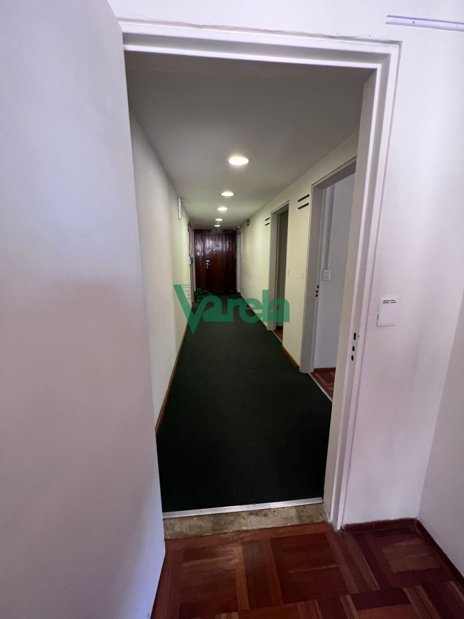 Oficina ID.21803 - Venta oficinas centro, Plaza Independencia,760 m2,piso alto,muy buen estado!!!!