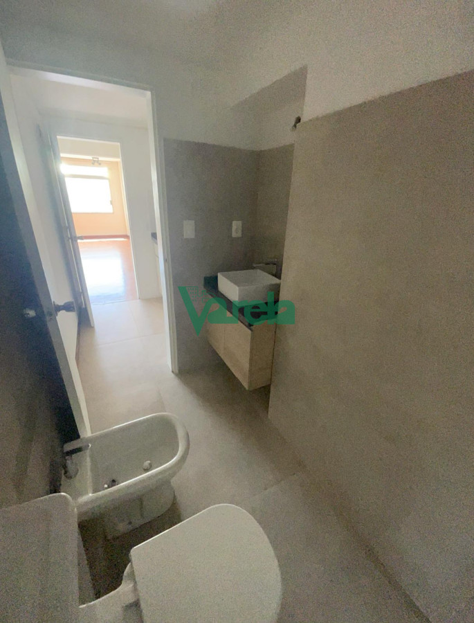 Oficina ID.22248 - VENTA Oficina, Cuidad Vieja,75 m2 ,baño, cocina, luminosa, todo a nuevo!!!