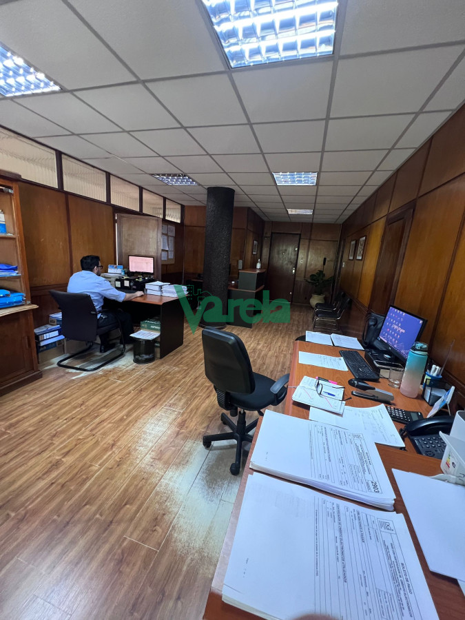 Oficina ID.22420 - Venta oficina centro 2 padrones amplia reciclada