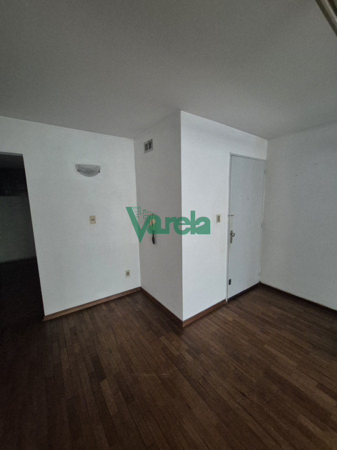 Oficina ID.23028 - Alquiler oficina Centro, Colonia esq Rio Negro