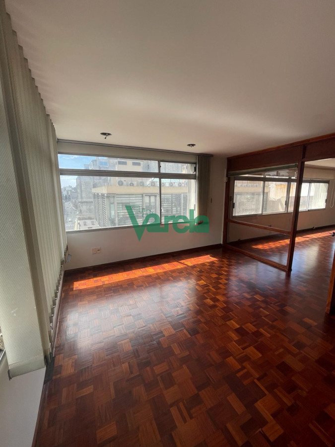 Oficina ID.22248 - VENTA Oficina, Cuidad Vieja,75 m2 ,baño, cocina, luminosa, todo a nuevo!!!