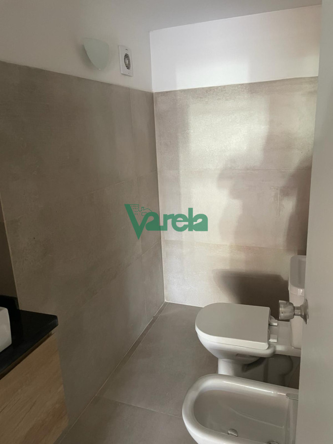 Oficina ID.22248 - VENTA Oficina, Cuidad Vieja,75 m2 ,baño, cocina, luminosa, todo a nuevo!!!