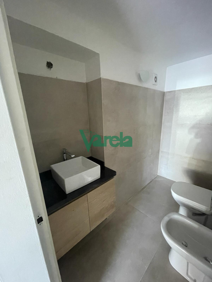 Oficina ID.22248 - VENTA Oficina, Cuidad Vieja,75 m2 ,baño, cocina, luminosa, todo a nuevo!!!