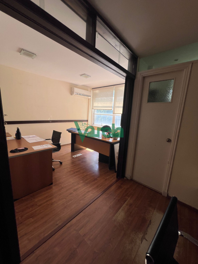 Oficina ID.22420 - Venta oficina centro 2 padrones amplia reciclada