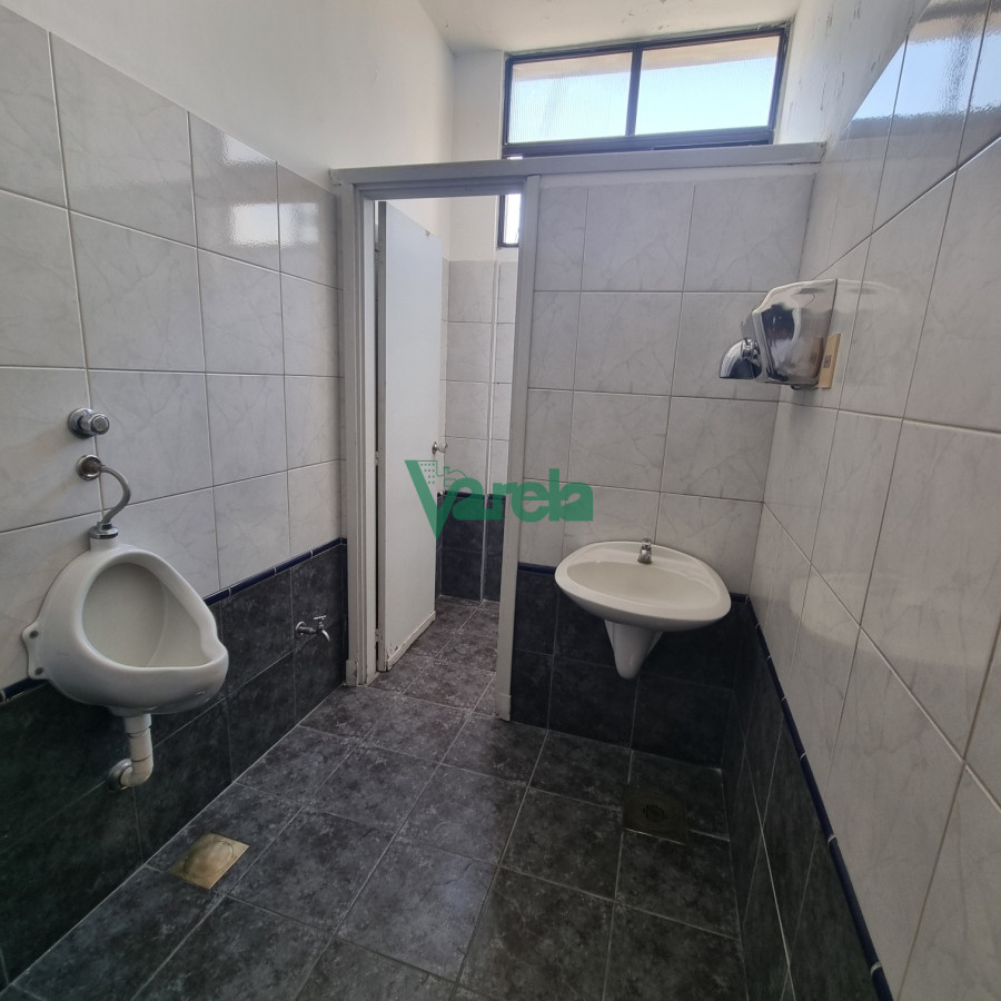 Oficina ID.22089 - Alquiler oficina Rio Negro esq 18 de Julio