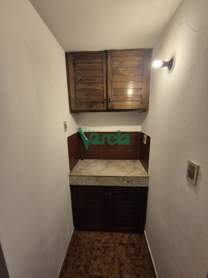 Oficina ID.23028 - Alquiler oficina Centro, Colonia esq Rio Negro