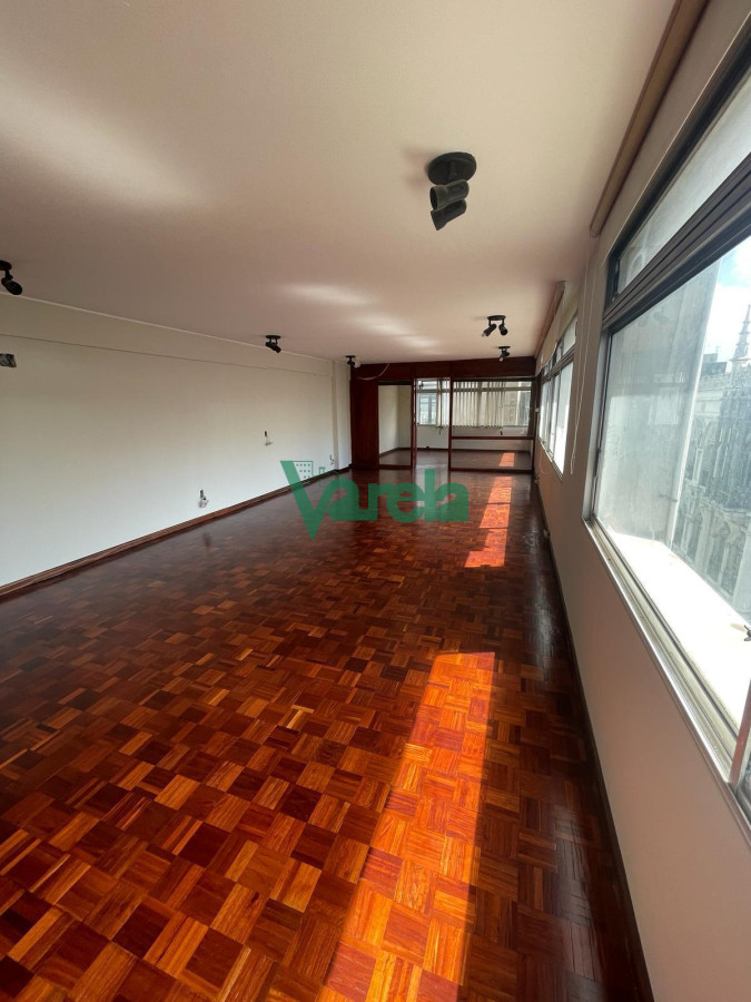 Oficina ID.22248 - VENTA Oficina, Cuidad Vieja,75 m2 ,baño, cocina, luminosa, todo a nuevo!!!