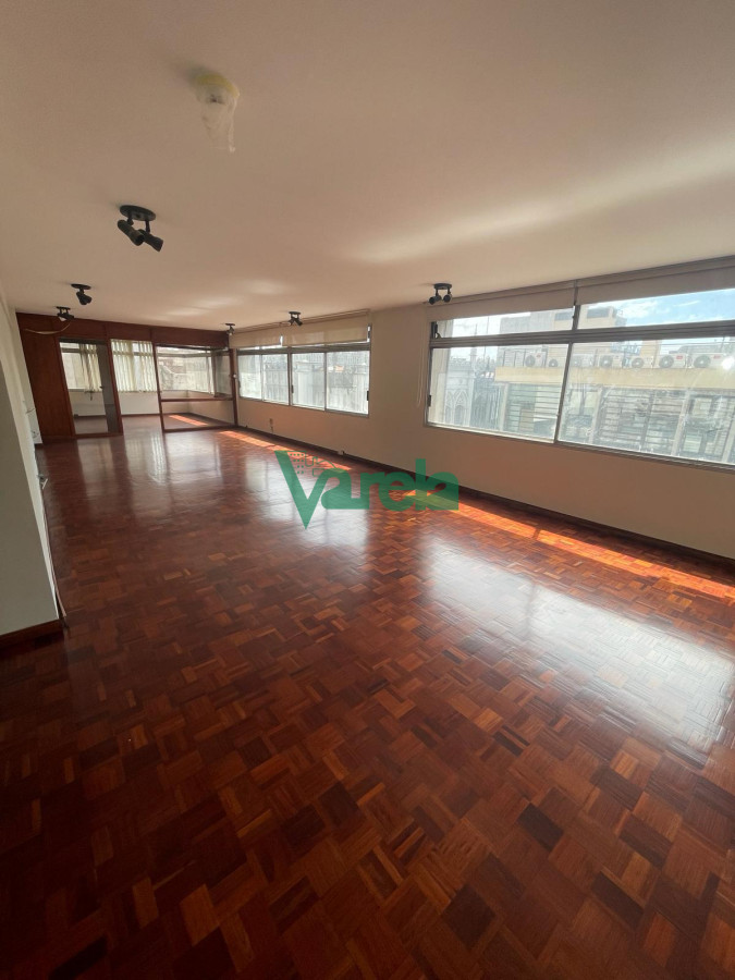 Oficina ID.22248 - VENTA Oficina, Cuidad Vieja,75 m2 ,baño, cocina, luminosa, todo a nuevo!!!