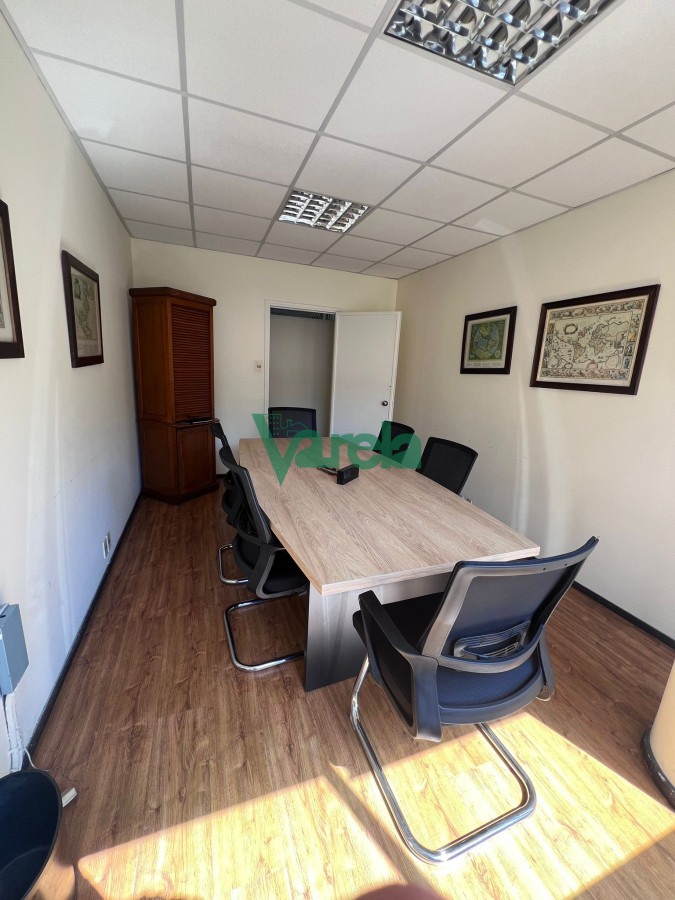 Oficina ID.22420 - Venta oficina centro 2 padrones amplia reciclada