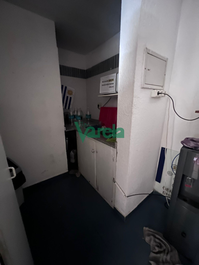 Oficina ID.21803 - Venta oficinas centro, Plaza Independencia,760 m2,piso alto,muy buen estado!!!!