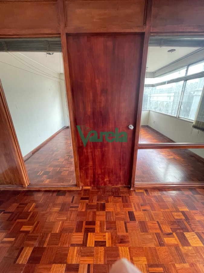 Oficina ID.22248 - VENTA Oficina, Cuidad Vieja,75 m2 ,baño, cocina, luminosa, todo a nuevo!!!