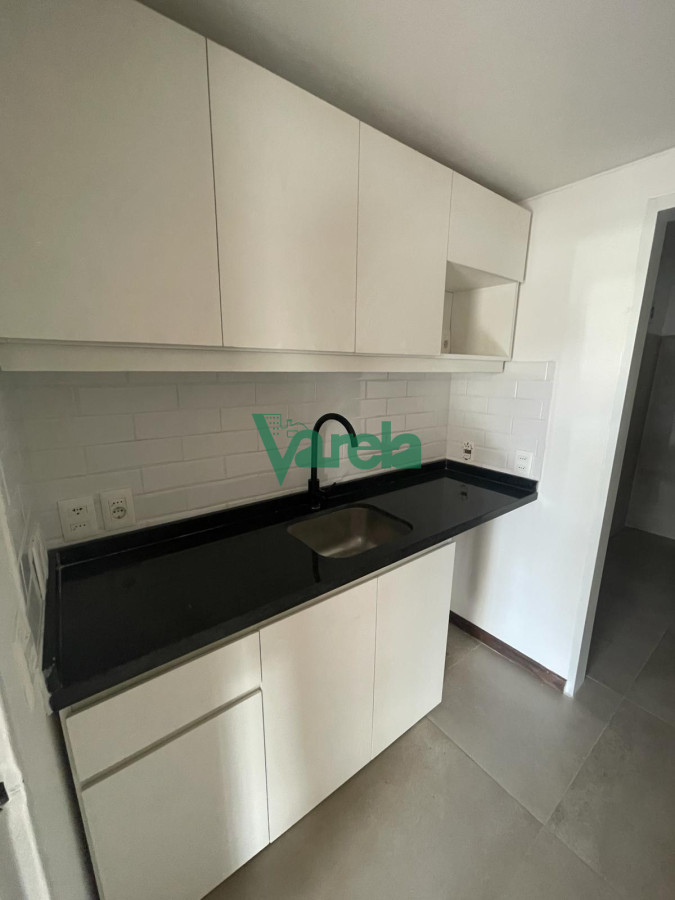 Oficina ID.22248 - VENTA Oficina, Cuidad Vieja,75 m2 ,baño, cocina, luminosa, todo a nuevo!!!