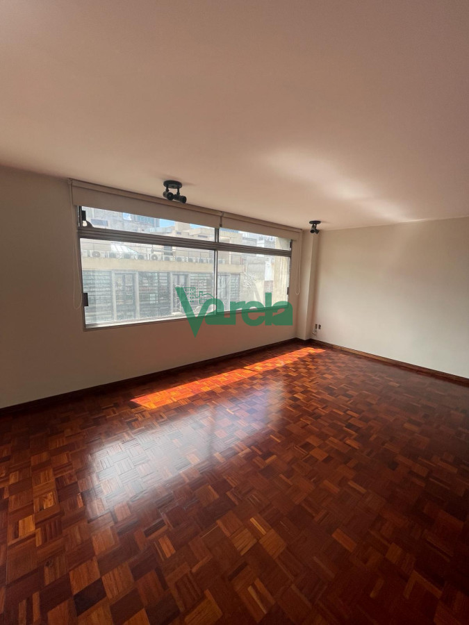 Oficina ID.22248 - VENTA Oficina, Cuidad Vieja,75 m2 ,baño, cocina, luminosa, todo a nuevo!!!