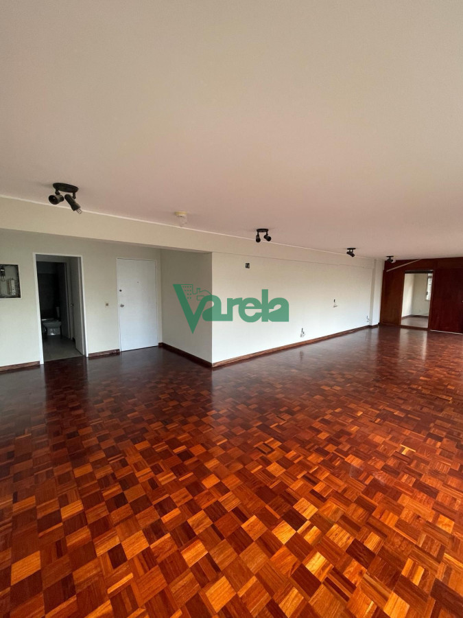 Oficina ID.22248 - VENTA Oficina, Cuidad Vieja,75 m2 ,baño, cocina, luminosa, todo a nuevo!!!
