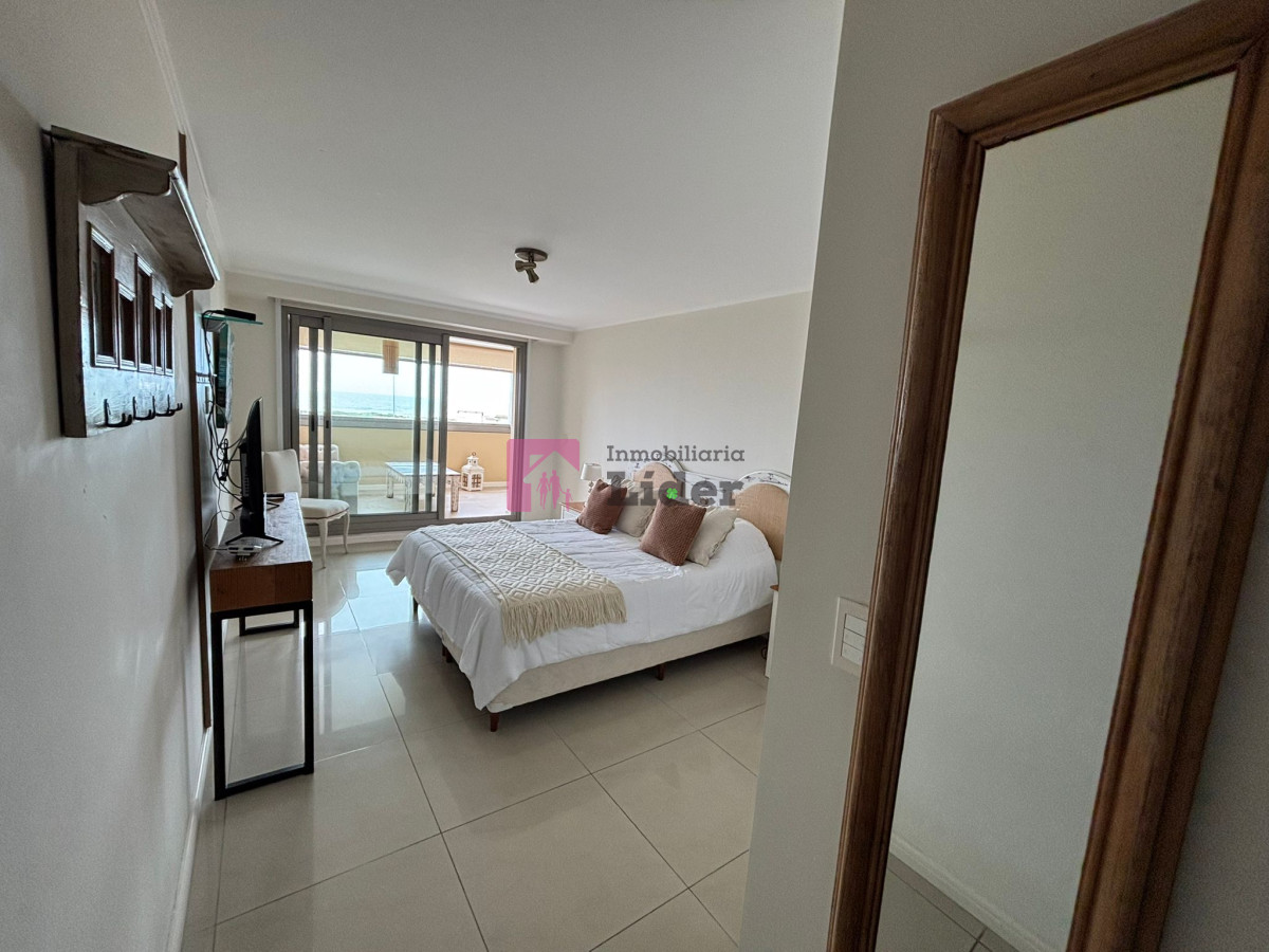Apartamento ID.591 - HERMOSO APTO FRENTE A LOS DEDOS! EXCELENTE PUNTO!
