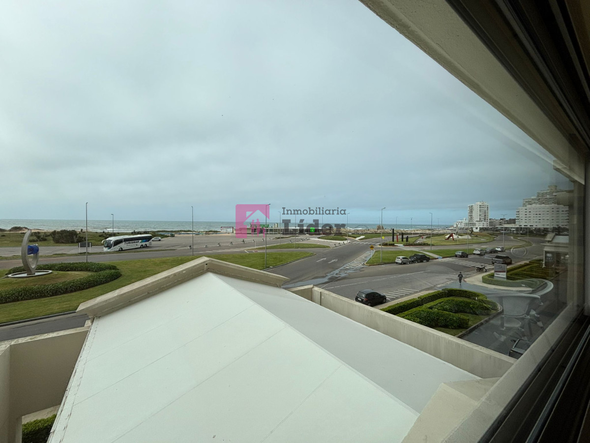 Apartamento ID.591 - HERMOSO APTO FRENTE A LOS DEDOS! EXCELENTE PUNTO!