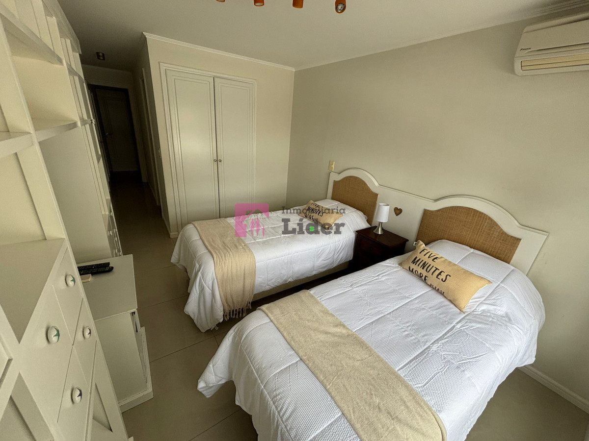 Apartamento ID.591 - HERMOSO APTO FRENTE A LOS DEDOS! EXCELENTE PUNTO!