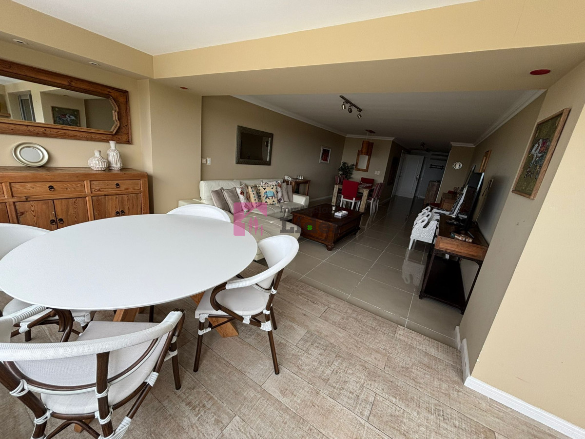 Apartamento ID.591 - HERMOSO APTO FRENTE A LOS DEDOS! EXCELENTE PUNTO!