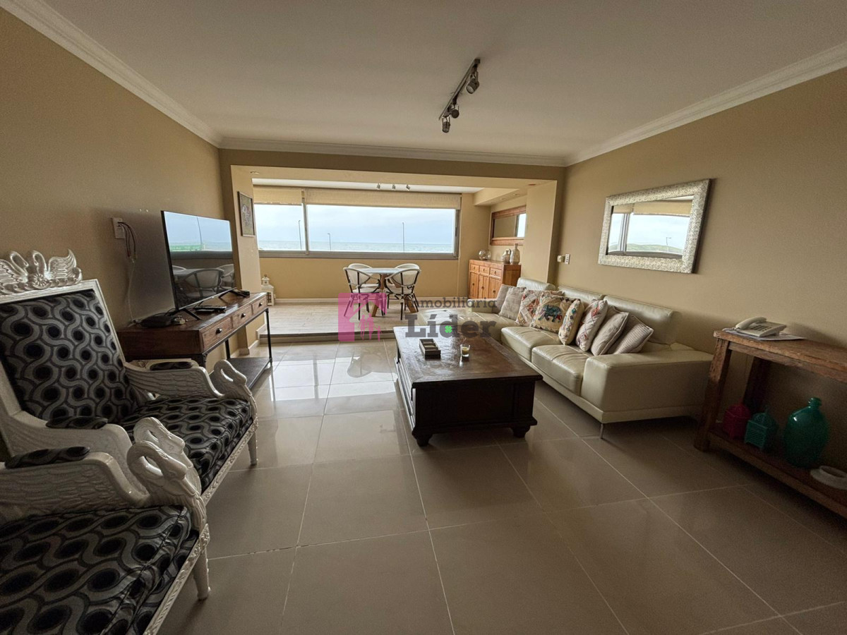 Apartamento ID.591 - HERMOSO APTO FRENTE A LOS DEDOS! EXCELENTE PUNTO!