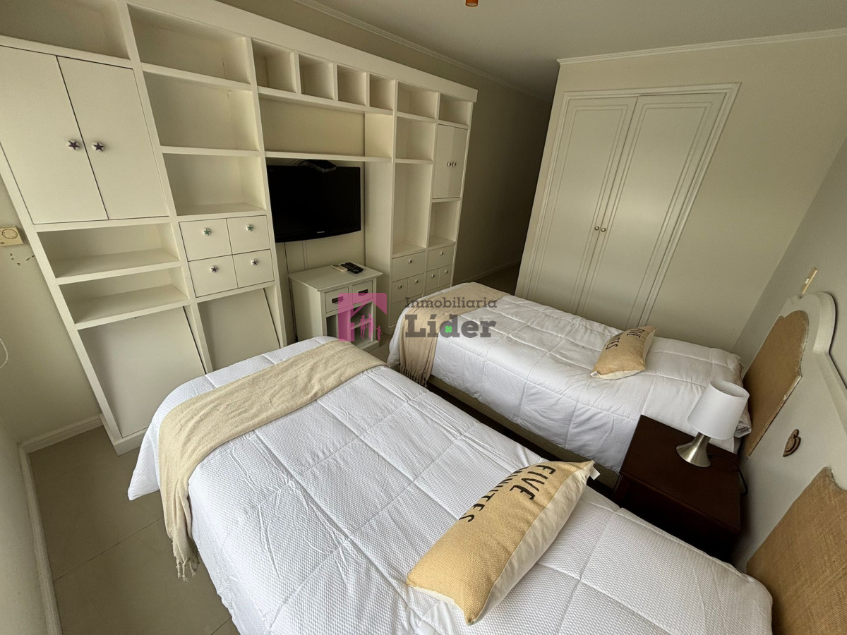 Apartamento ID.591 - HERMOSO APTO FRENTE A LOS DEDOS! EXCELENTE PUNTO!