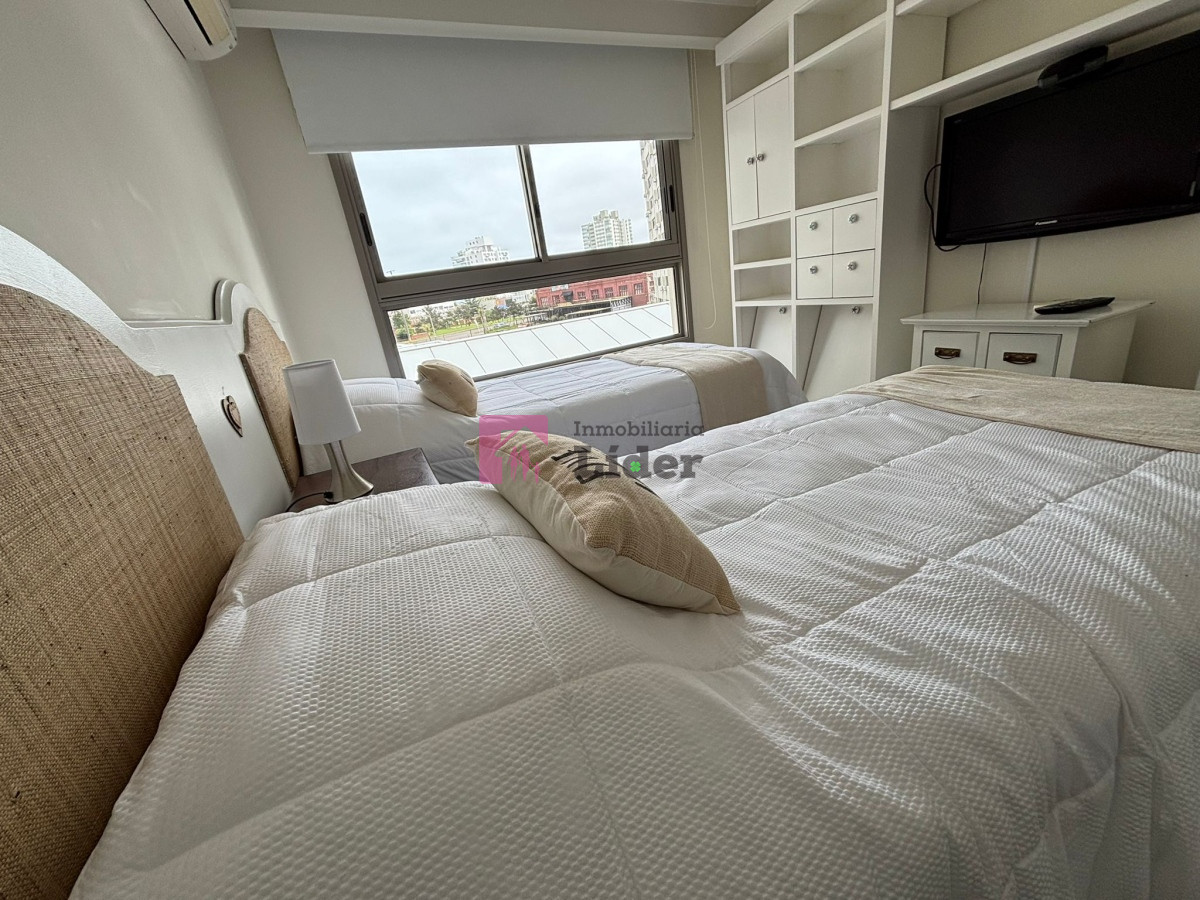 Apartamento ID.591 - HERMOSO APTO FRENTE A LOS DEDOS! EXCELENTE PUNTO!