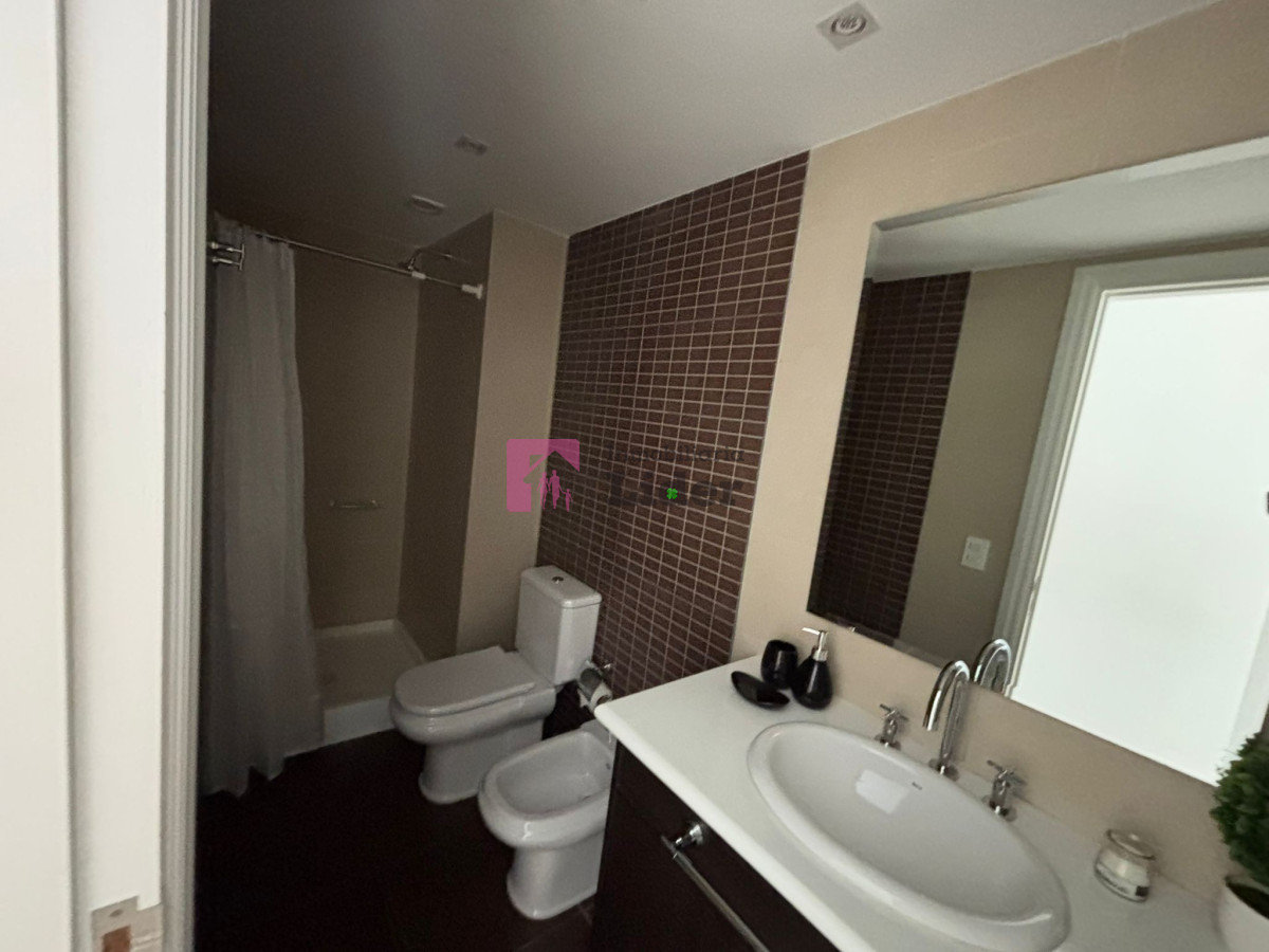 Apartamento ID.591 - HERMOSO APTO FRENTE A LOS DEDOS! EXCELENTE PUNTO!