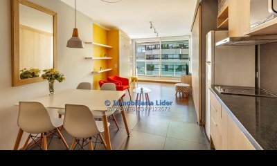 Elegante Apartamento De Dos Dormitorios En Punta Carretas