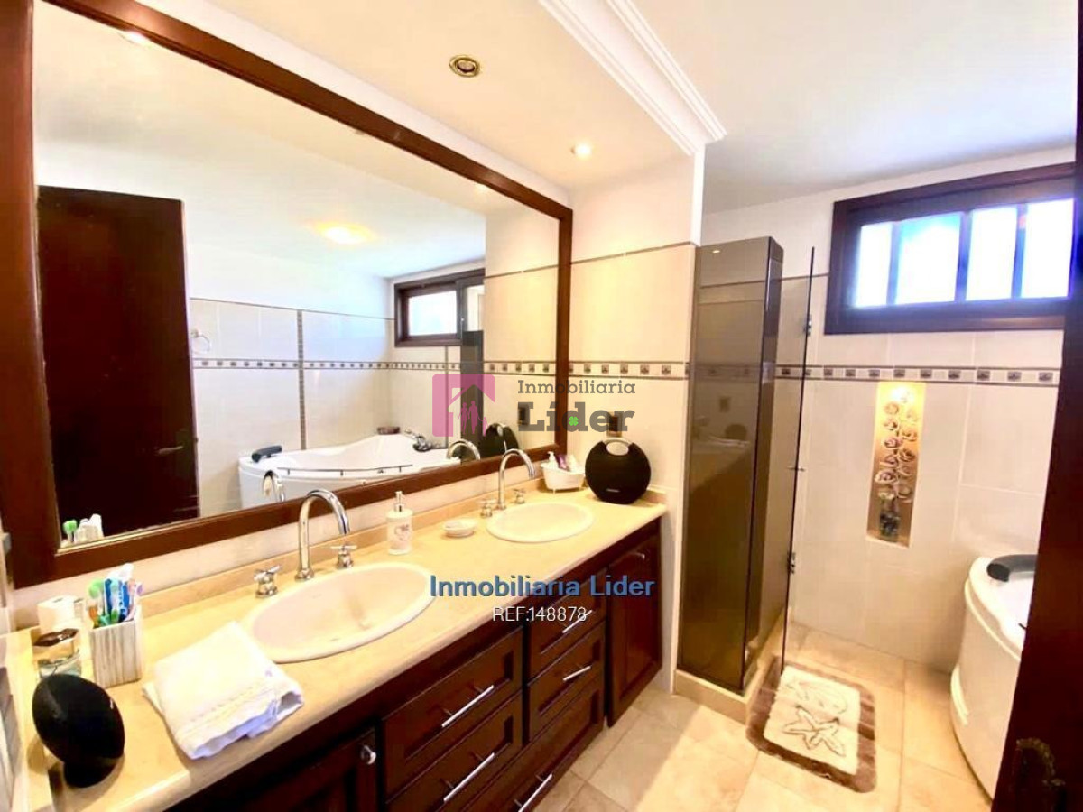 Casa ID.224 - Casa 5 Dormitorios En Carrasco Con Muebles