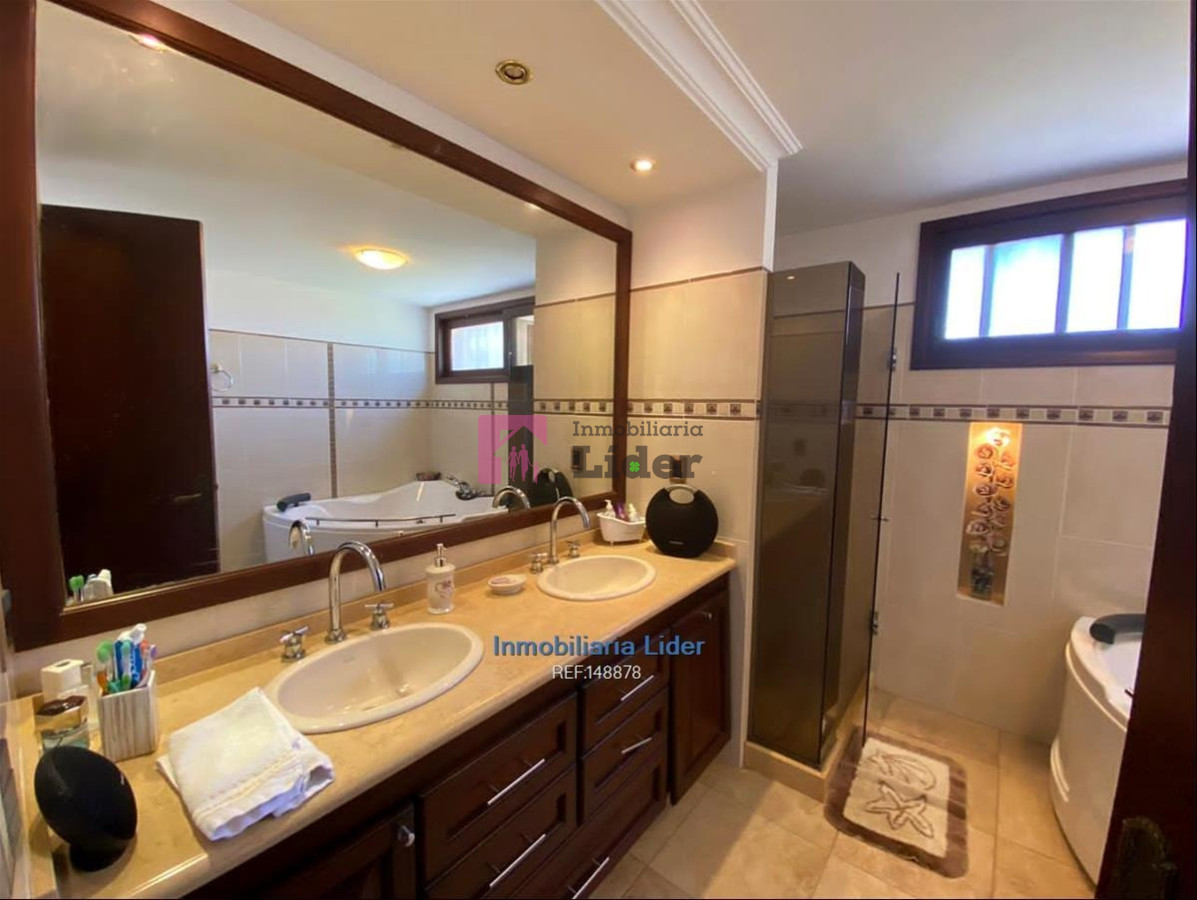 Casa ID.224 - Casa 5 Dormitorios En Carrasco Con Muebles