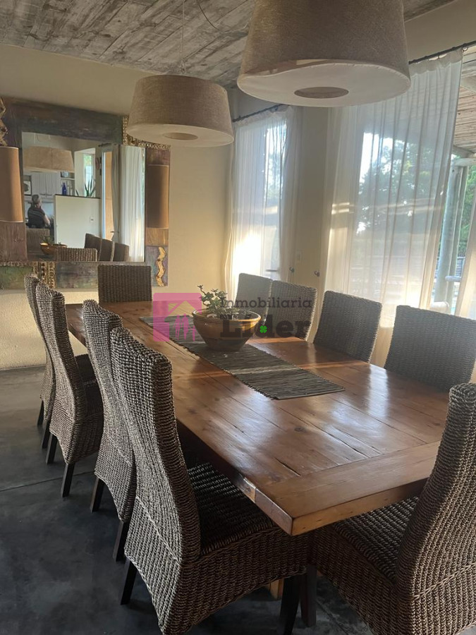Casa ID.571 - Venta de importante casa en Montoya 