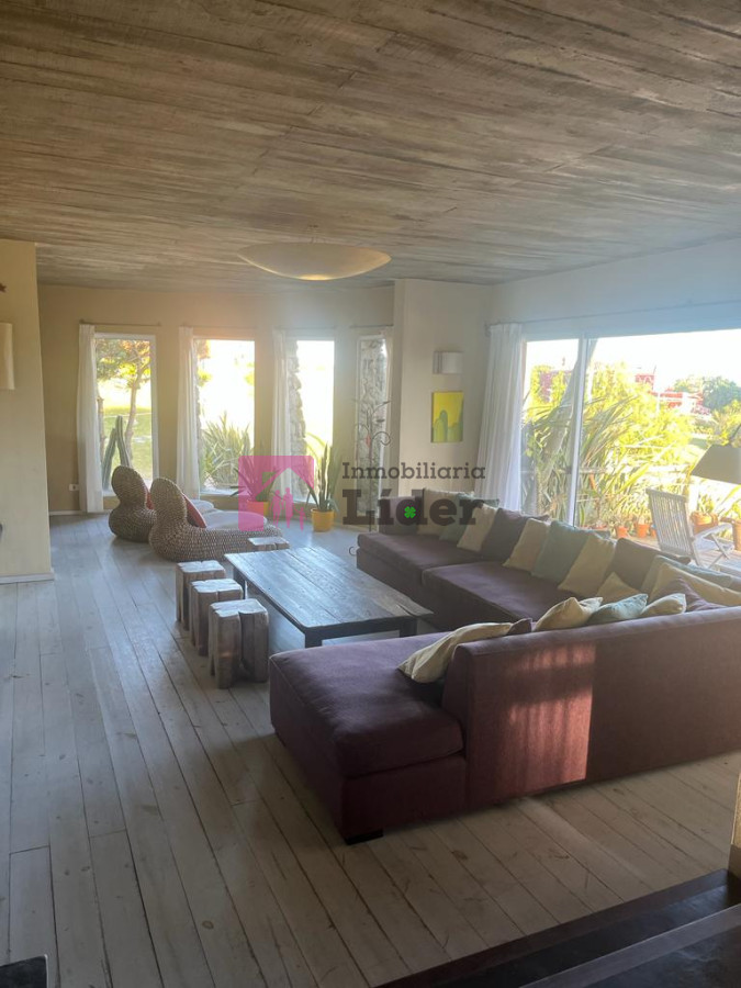 Casa ID.571 - Venta de importante casa en Montoya 