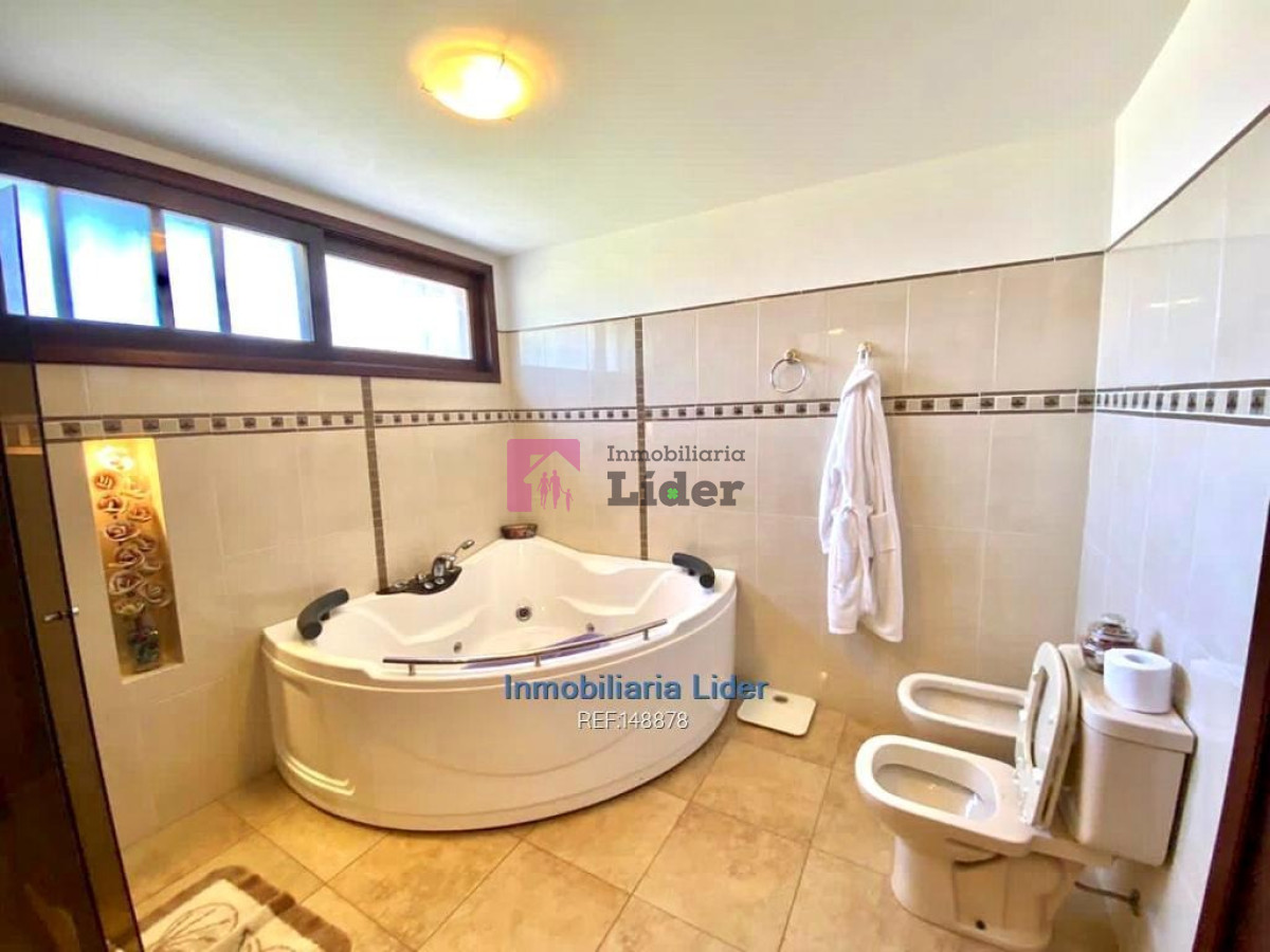 Casa ID.224 - Casa 5 Dormitorios En Carrasco Con Muebles