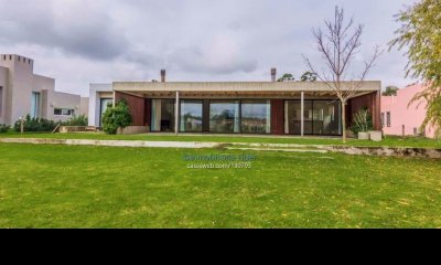 Preciosa Casa Con Vista Al Lago En Viñedos De La Tahona