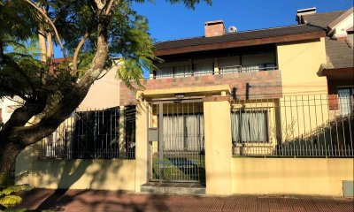 Hermosa Casa De 4 Dormitorios En Carrasco.