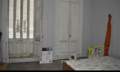 Casa, Apartamento Y Amplio Galpón En Un Mismo Padrón