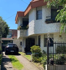 Casa De 3 Dormitorios Con Otra Casa Al Fondo