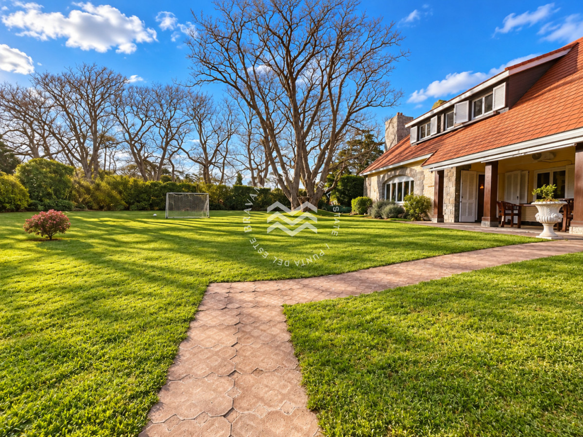 Casa ID.951 - Casa en venta playa mansa Punta del Este 