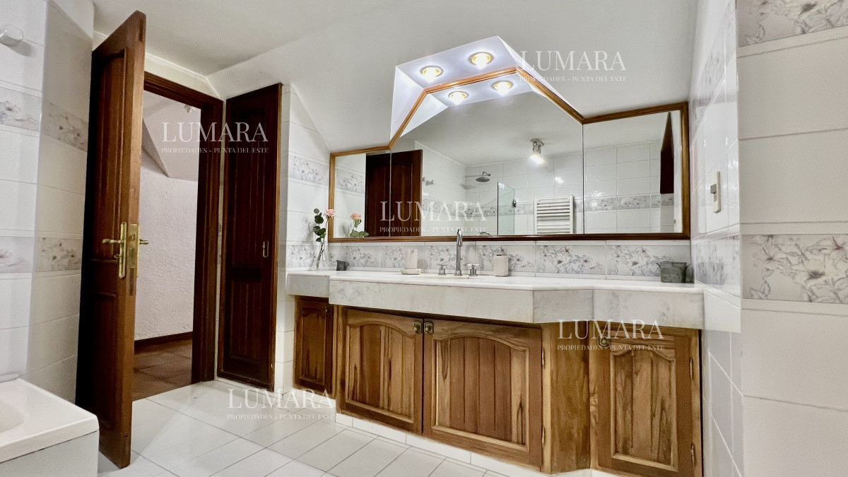 Casa ID.3998 - Casa punta del este playa mansa con piscina 