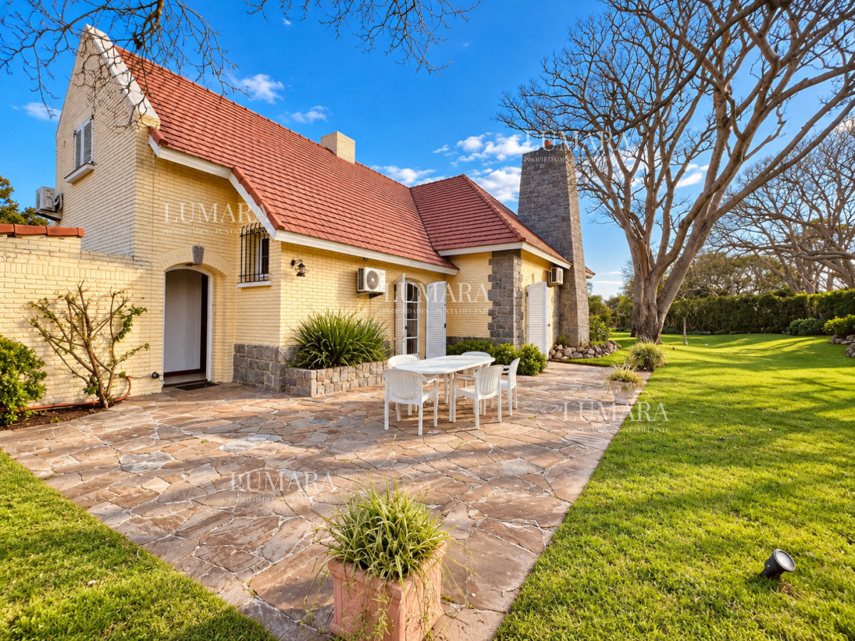 Casa ID.3999 - Casa en venta playa mansa Punta del Este 