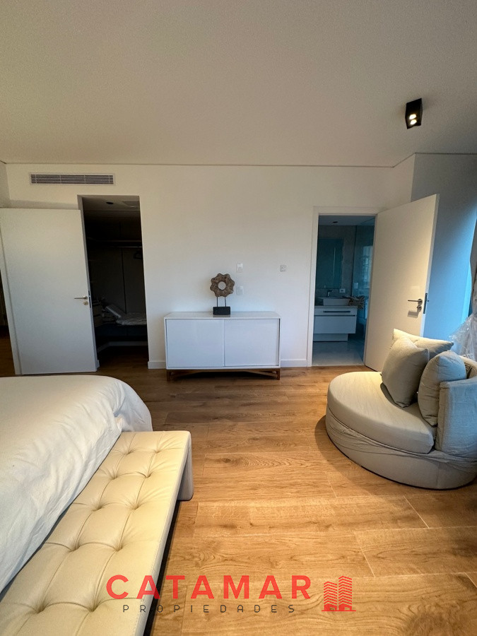 Apartamento ID.595 - Departamento de dos dormitorios en suite y toilette Trump Tower Playa Brava Punta del Este Uruguay