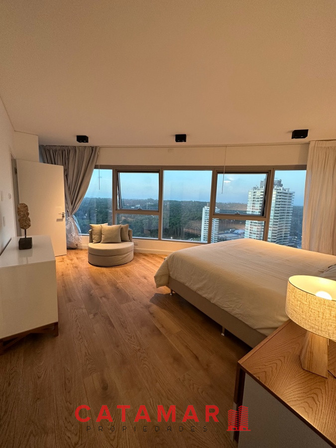 Apartamento ID.595 - Departamento de dos dormitorios en suite y toilette Trump Tower Playa Brava Punta del Este Uruguay