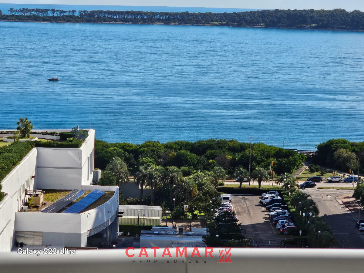 Apartamento ID.785 - Departamento Casino Tower dos dormitorios y medio Playa Mansa Punta del Este