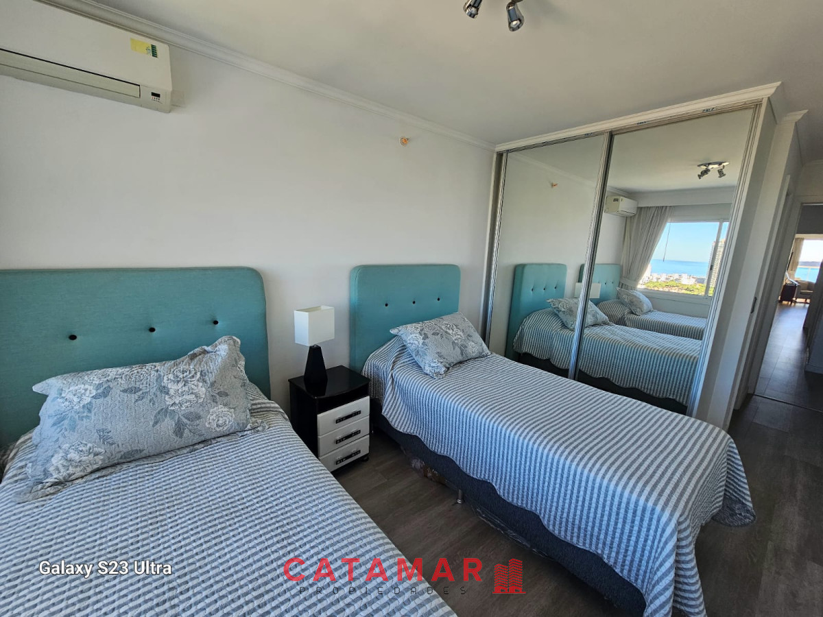 Apartamento ID.785 - Departamento Casino Tower dos dormitorios y medio Playa Mansa Punta del Este