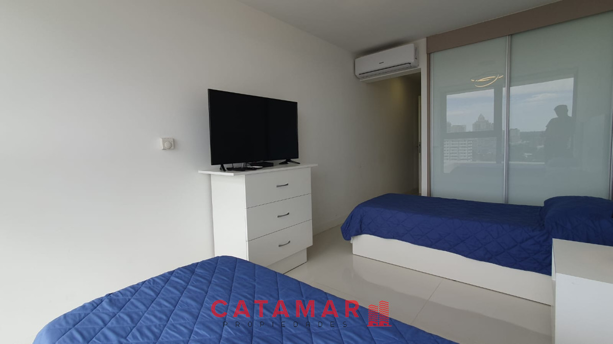 Apartamento ID.229 - Venta departamento tres dormitorios en suite importante torre zona Mansa Punta del este