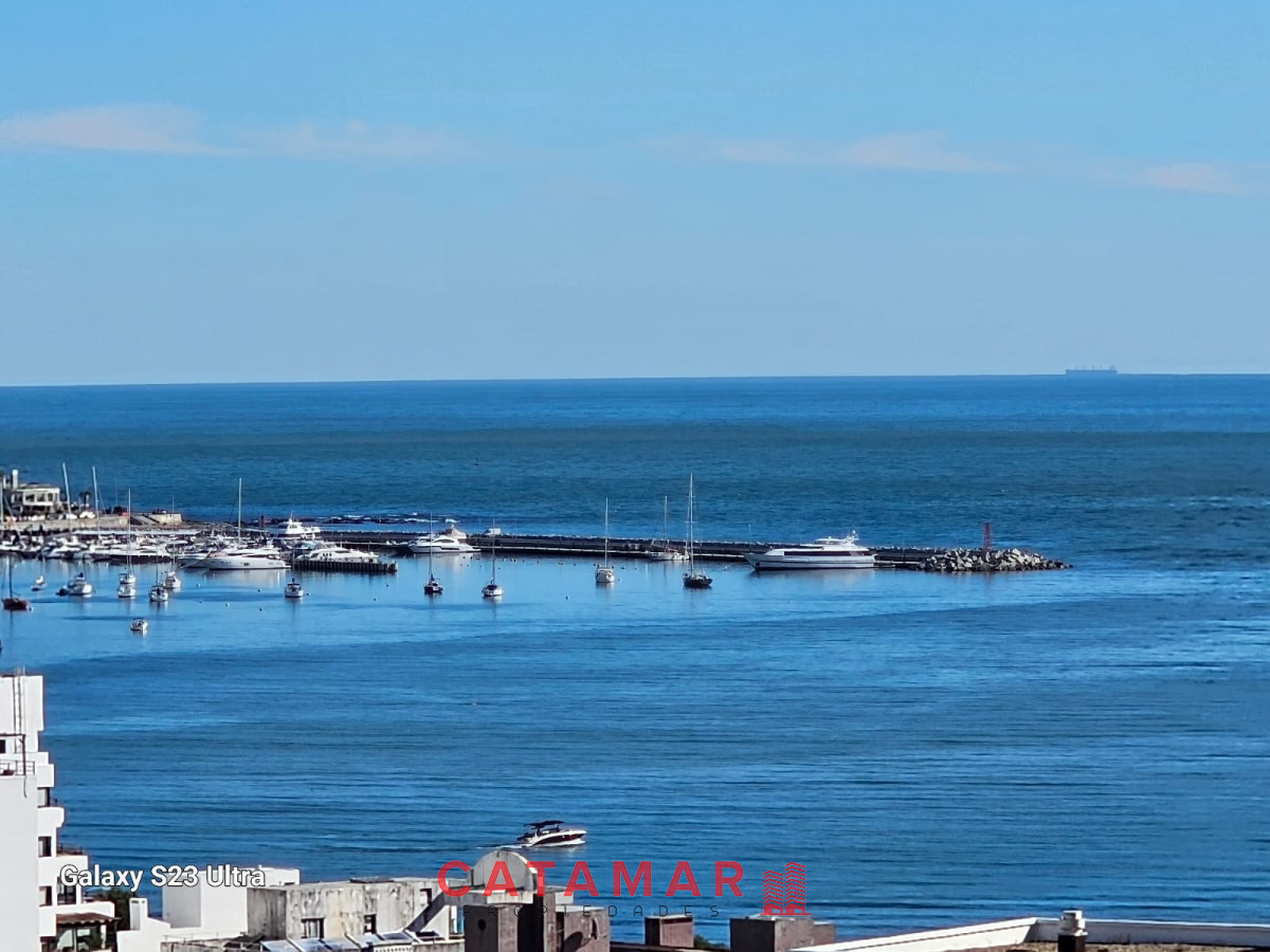 Apartamento ID.785 - Departamento Casino Tower dos dormitorios y medio Playa Mansa Punta del Este