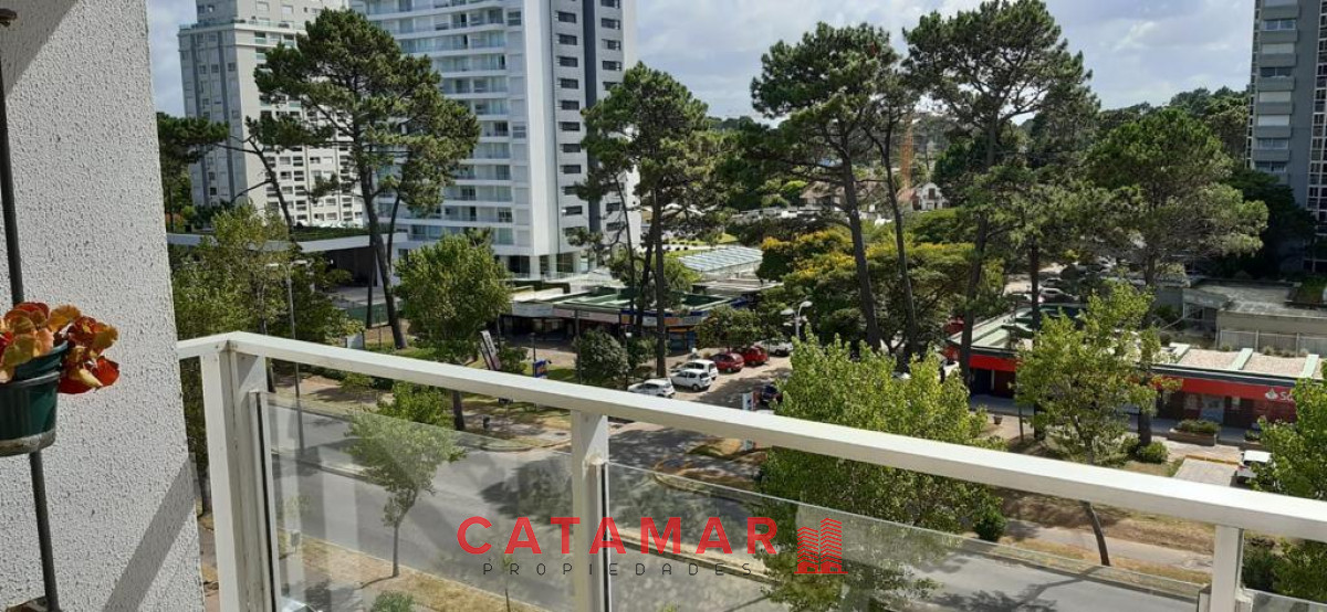 Apartamento ID.594 - Venta departamento torre Vivaldi punta del este