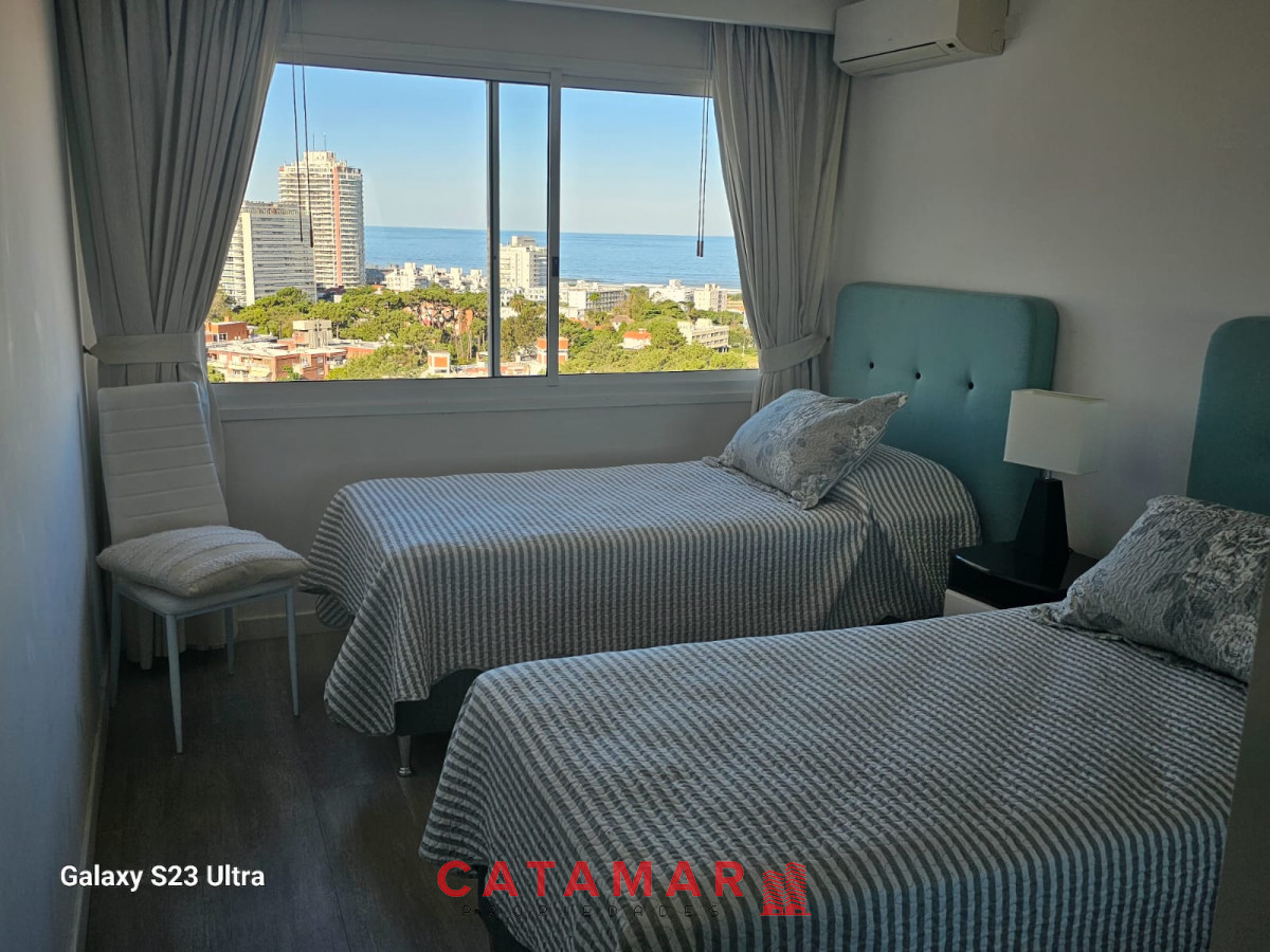 Apartamento ID.785 - Departamento Casino Tower dos dormitorios y medio Playa Mansa Punta del Este