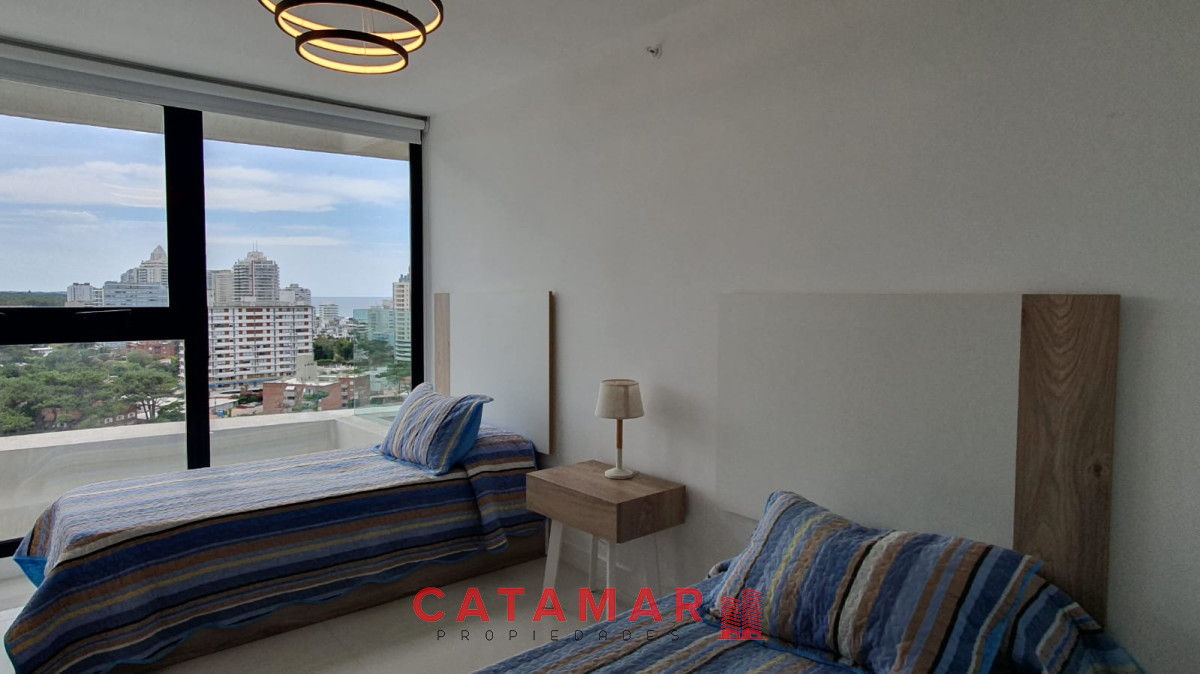 Apartamento ID.229 - Venta departamento tres dormitorios en suite importante torre zona Mansa Punta del este