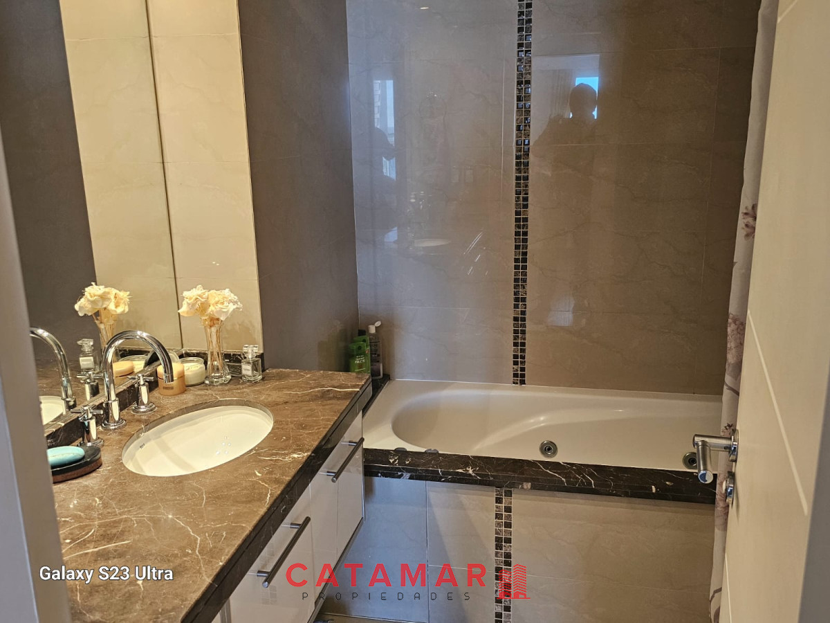 Apartamento ID.785 - Departamento Casino Tower dos dormitorios y medio Playa Mansa Punta del Este