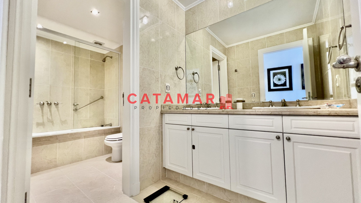 Apartamento ID.742 - Apartamento primera linea playa mansa Le Jardin en venta